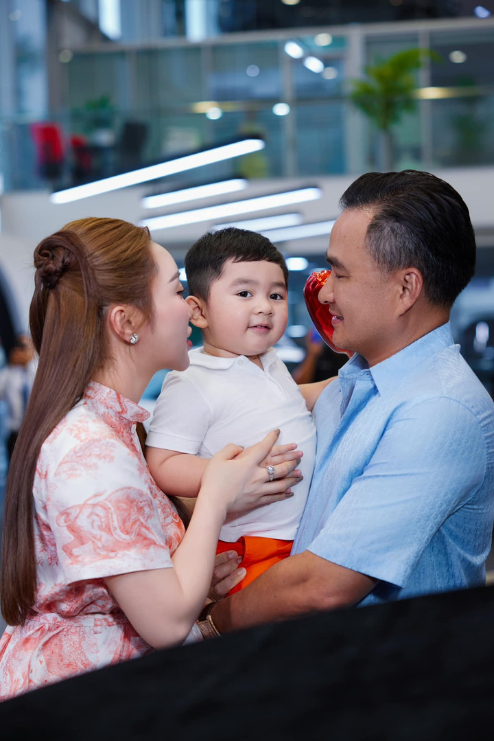 Trước đó, cả hai ấp ủ kế hoạch thực hiện một đám cưới thế kỷ tại Côn Đảo khi 2 con đã cứng cáp.