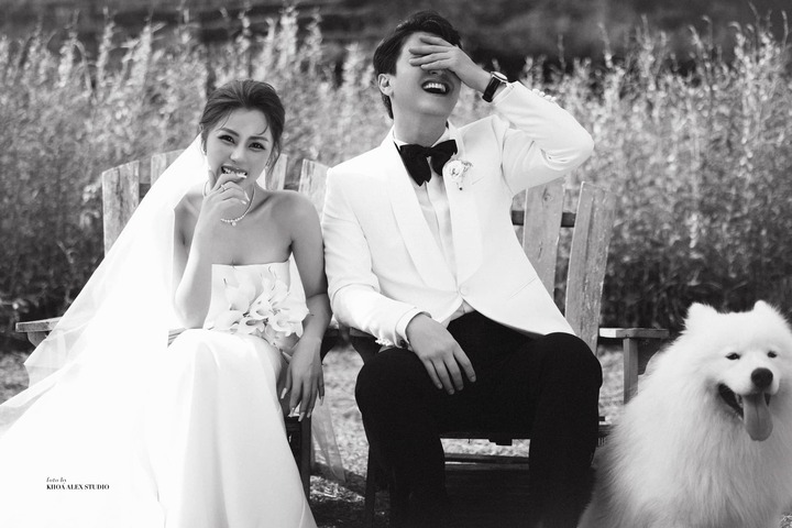 Nữ MC nhắn nhủ tới những người phụ nữ xung quanh mình: "Ai cũng sẽ được yêu thương và tìm được một mảnh ghép của mình khi chúng ta tự yêu thương bản thân, nỗ lực, cố gắng và sống tốt từng ngày. Đừng bao giờ đánh giá thấp chính mình chỉ vì lời nói của người khác. Cho dù có đổ vỡ, có từng tổn thương, thì đâu đó sẽ có người nhặt từng mảnh vỡ, và hàn gắn lại giúp bạn".