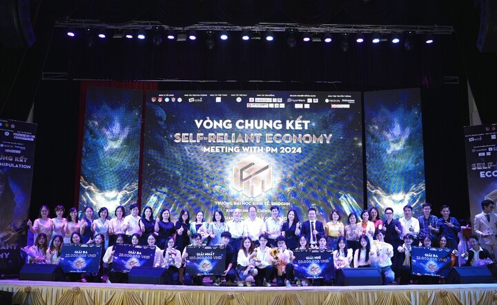 Meeting with PM 2024 được tổ chức trực tiếp và diễn ra với sự tranh tài gay cấn của 5 đội thi.