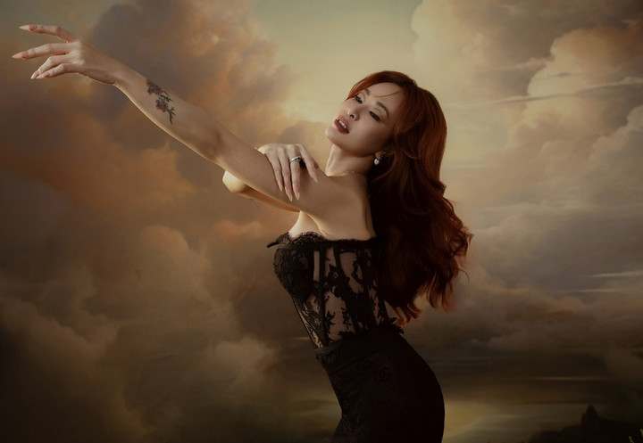 Uyên Linh cho hay: "Trong tâm niệm làm nghề, tôi luôn luôn tìm kiếm những bài hát phù hợp với cảm xúc của mình nhất, làm sao thỏa mãn được tâm hồn nghệ sĩ của chính mình. Và khi đã tìm được đúng bài hát mà mình thật sự cảm thấy hay, tôi sẽ dành hết tâm sức và thời gian cho dự án đó".