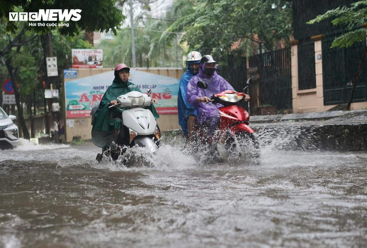 Từ chiều tối 7/6 đến ngày 8/6, vùng núi và trung du Bắc Bộ mưa, mưa vừa và rải rác có dông, cục bộ có mưa to. (Ảnh: Xuân Phú)