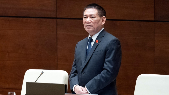 Bộ trưởng Bộ Tài chính Hồ Đức Phớc giải trình, làm rõ một số vấn đề đại biểu Quốc hội nêu.