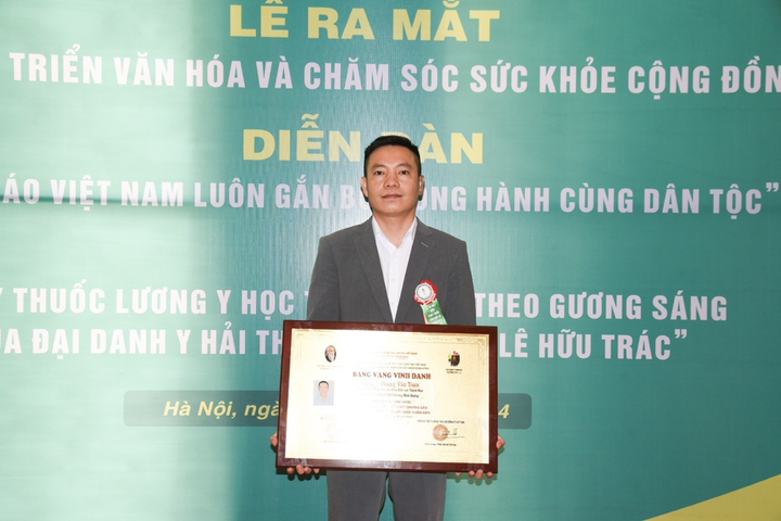 YS.YHCT lương y Hoàng Văn Toàn - Phòng chẩn trị YHCT Hoàng Minh Đường.