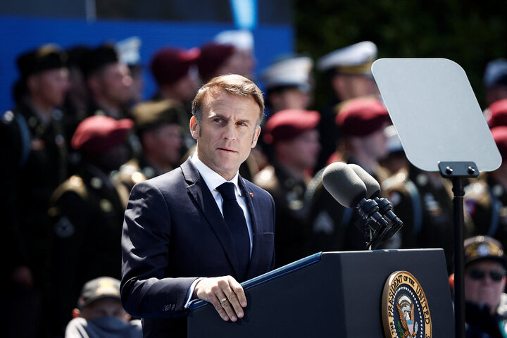 Tổng thống Pháp Emmanuel Macron bài phát biểu trong buổi lễ kỷ niệm 80 năm cuộc đổ bộ 'Day D' ở Normandy hôm 6/6. (Ảnh: CNN)