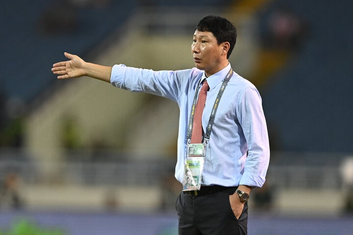 HLV Kim Sang-sik thắng trận đầu tiên cùng đội tuyển Việt Nam.