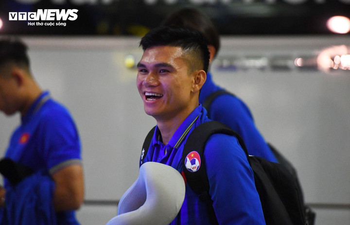 Nụ cười nở trên môi của Phạm Xuân Mạnh. Anh được tin tưởng dưới thời HLV Kim Sang-sik.