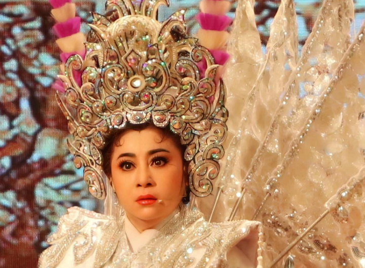 NSƯT Thoại Mỹ là một trong những cô đào nổi tiếng thập niên 1990.