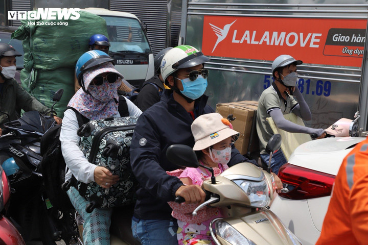 Thời tiết TP.HCM hôm nay 9/6, mây thay đổi, từ sáng đến trưa trời nắng, về chiều tối có mưa rào và dông vài nơi.