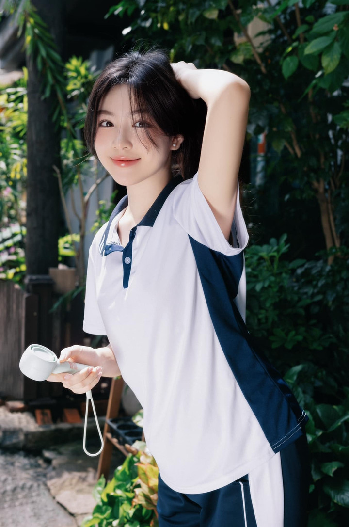 Lọ Lem tên thật là Mai Thảo Linh, sinh năm 2005. Cô là con gái đầu lòng của MC Quyền Linh và doanh nhân Dạ Thảo. Từ nhỏ, Lọ Lem đã nhận được sự quan tâm đặc biệt từ công chúng vì sở hữu ngoại hình thu hút.