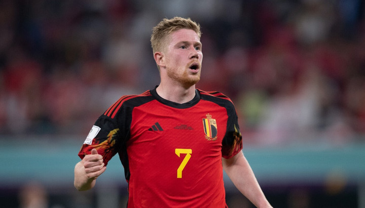 Kevin De Bruyne (33 tuổi - Bỉ): De Bruyne đã chinh phục hầu hết vinh quang ở cấp CLB nhưng khi lên tuyển quốc gia, thành tích tốt nhất của anh và thế hệ vàng của bóng đá Bỉ chỉ là vị trí thứ 3 tại World Cup 2018. Sau Courtois, De Bruyne đang cân nhắc khả năng giã từ sự nghiệp quốc tế sau kỳ EURO 2024.
