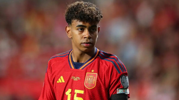 Lamine Yamal (Tây Ban Nha - Barca - 16 tuổi): Đến ngày 13/7, Yamal mới bước sang tuổi 17. Ngôi sao tuổi teen này đang là trụ cột của Barca và tuyển quốc gia Tây Ban Nha. Yamal có thể thi đấu ở vị trí chạy cánh phải và tiền vệ trung tâm.