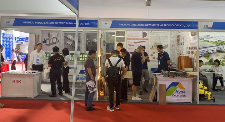 Các gian hàng tham gia trong triển lãm VIBT.