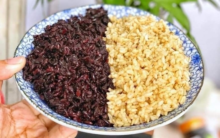 Cơm rượu là món ăn được làm từ nếp cẩm hoặc nếp cái hoa vàng. (Ảnh: NL)