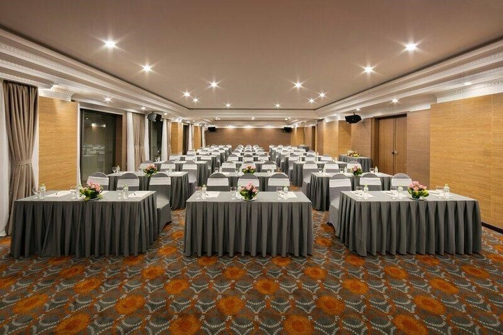 Váy quây bàn của Hantexco trong sự kiện hội nghị trong dự án cung cấp đồ vải.