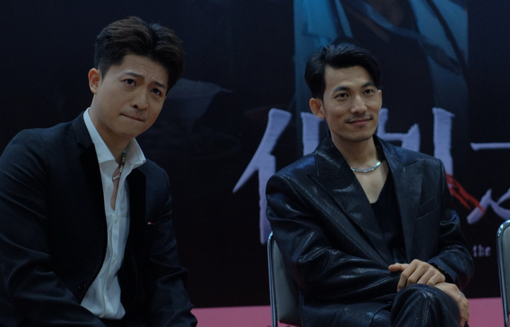 Khoảnh khắc Liên Bỉnh Phát và Harry Lu chung khung hình gây chú ý.