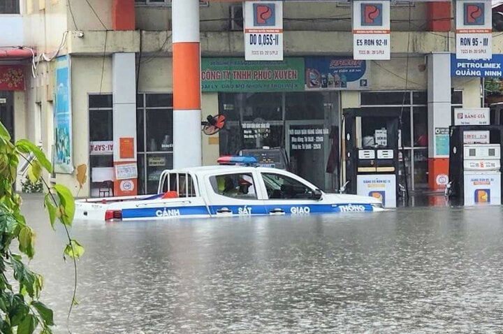Những ngày qua, miền Bắc hứng mưa lớn, có nơi trên 400mm, gây ngập lụt ở Hải Phòng, Quảng Ninh, Hà Giang. (Ảnh minh hoạ: Cổng thông tin điện tử TP Uông Bí)