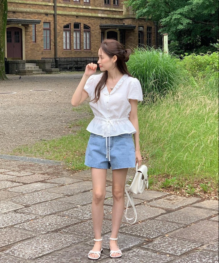 Quần shorts jeans là món đồ không thể thiếu trong tủ đồ.