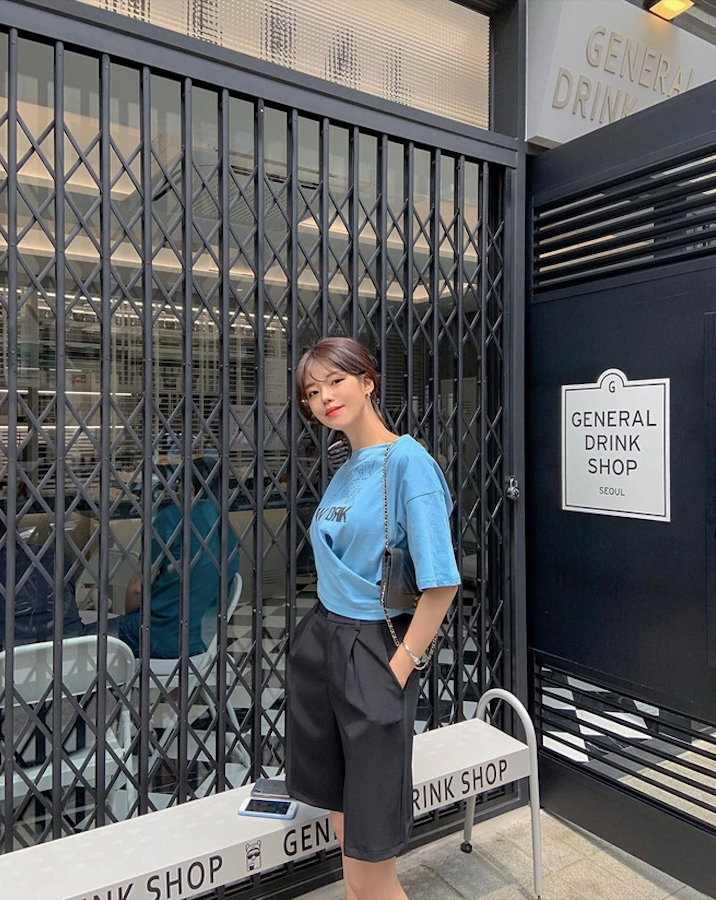 Quần shorts cạp cao tôn dáng.