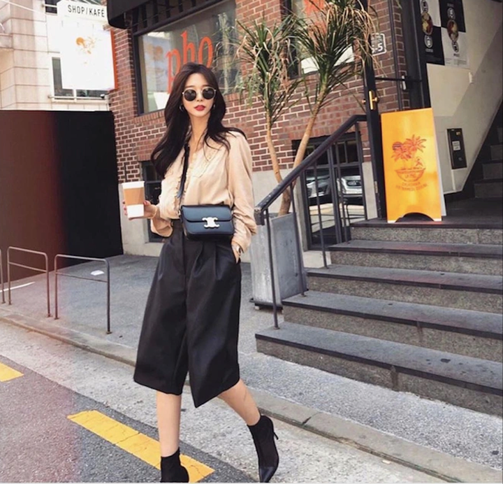 Quần shorts có sự đa dạng về kiểu dáng, chất liệu và cách phối đồ, giúp bạn dễ dàng biến hóa phong cách.