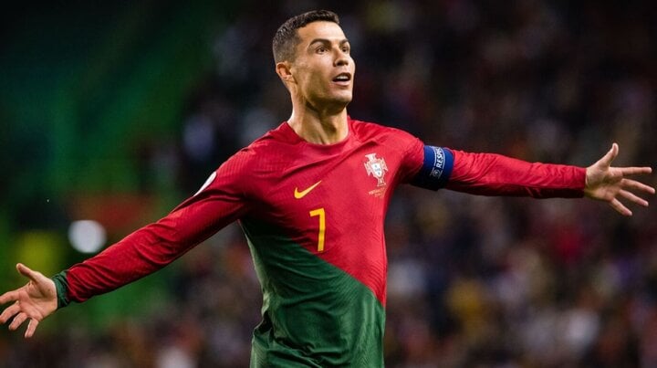 Với phong độ ấn tượng ở cấp CLB (50 bàn sau 51 lần ra sân cho Al Nassr), Ronaldo cầm chắc suất đá chính cho Bồ Đào Nha tại EURO 2024. Màn thể hiện của anh hoàn toàn vượt trội so với đối thủ cạnh tranh là Goncalo Ramos của PSG.