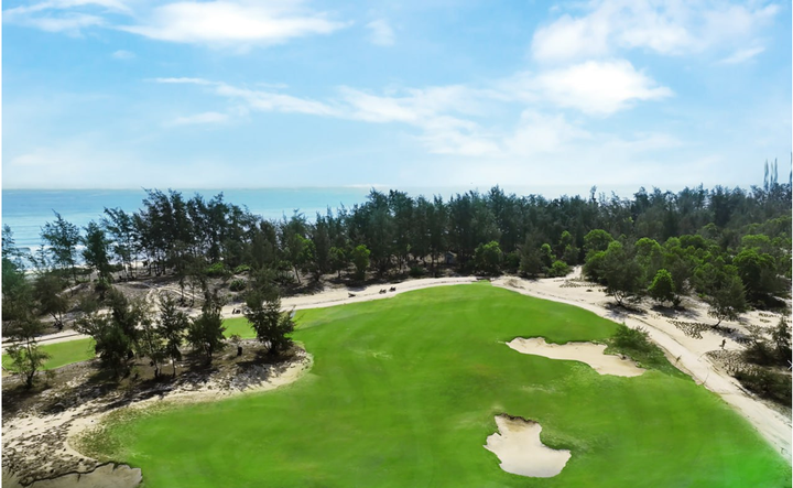 Sân gôn đẳng cấp Golden Sands Golf Resort dự kiến sẽ sẵn sàng phục vụ người yêu gôn từ tháng 9 năm nay.