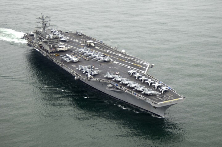 Tàu USS Nimitz.