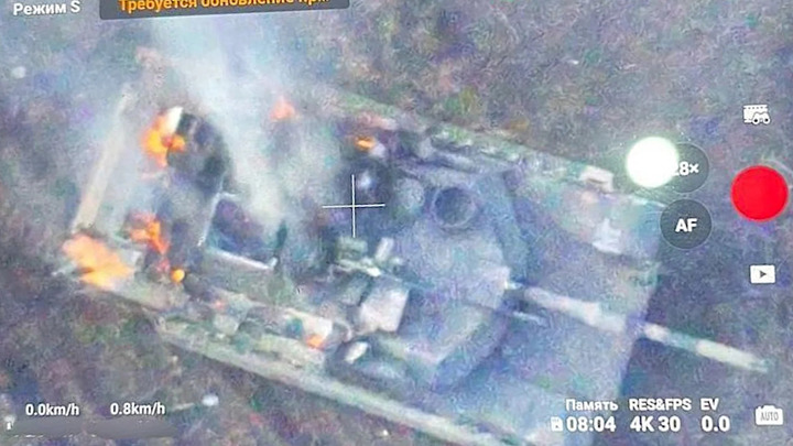 Xe tăng M1 Abrams của Ukraine bị UAV phá hủy ở miền đông Ukraine.