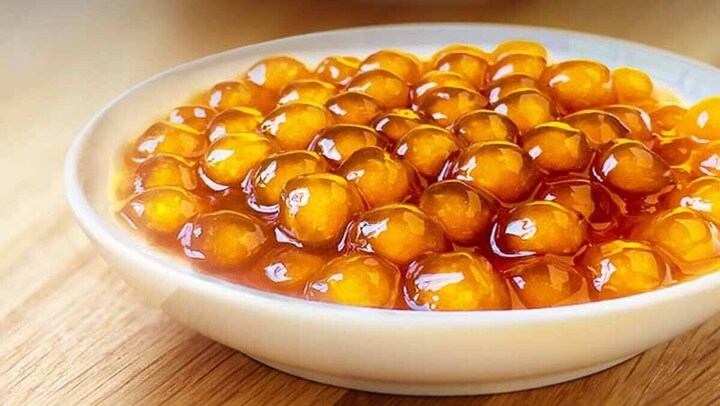 Trân châu hoàng kim làm từ cơm nguội. (Ảnh: T.H)