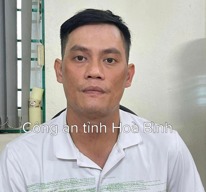 Lê Trọng Nhất tại cơ quan công an. (Ảnh: Công an tỉnh Hòa Bình)