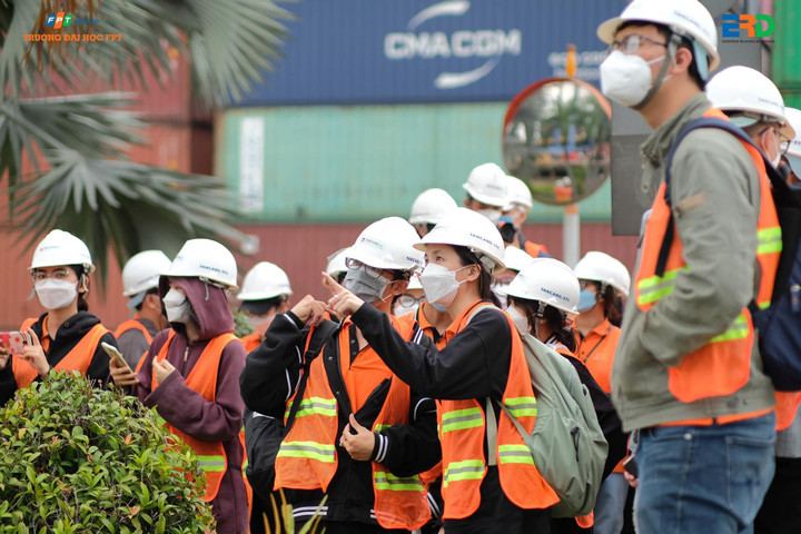 Sinh viên Đại học FPT tham quan trải nghiệm thực tế tại Tân Cảng Cát Lái và Công Ty TNHH Phát Triển Nguồn Nhân Lực Tân Cảng - STC.