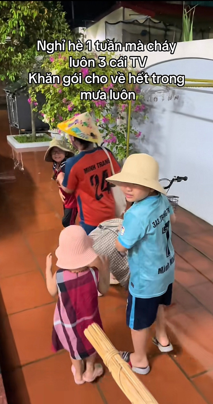 Dân mạng dự đoán là còn nhiều gia đình thay TV mới hoặc bị ông bà "trả về nơi sản xuất" chứ không riêng các gia đình trên.