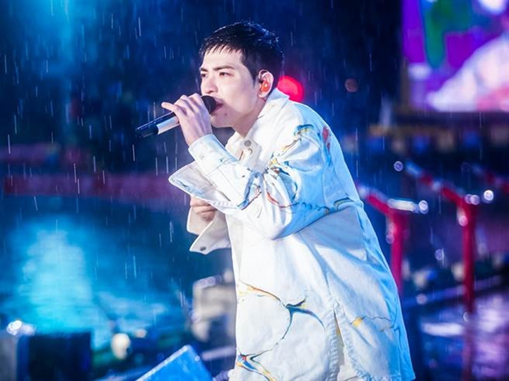 Mỗi khi Tiêu Kính tổ chức concert, dù ở quốc gia nào, trời cũng đổ mưa.