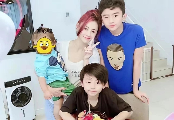 Cha của đứa con thứ ba của Trương Bá Chi là ai khiến nhiều người tò mò.