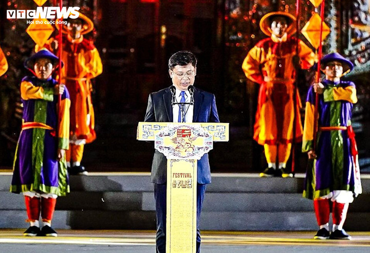 Ông Nguyễn Thanh Bình - Phó Chủ tịch thường trực UBND tỉnh Thừa Thiên - Huế phát biểu khép lại Tuần lễ Festival nghệ thuật quốc tế Huế 2024. (Ảnh: Việt Anh)