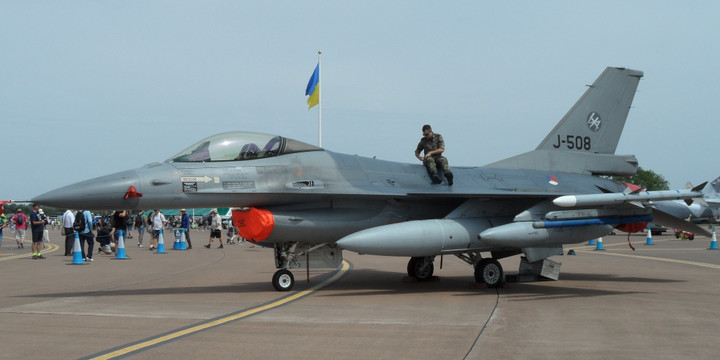 Chiến đấu cơ F-16.