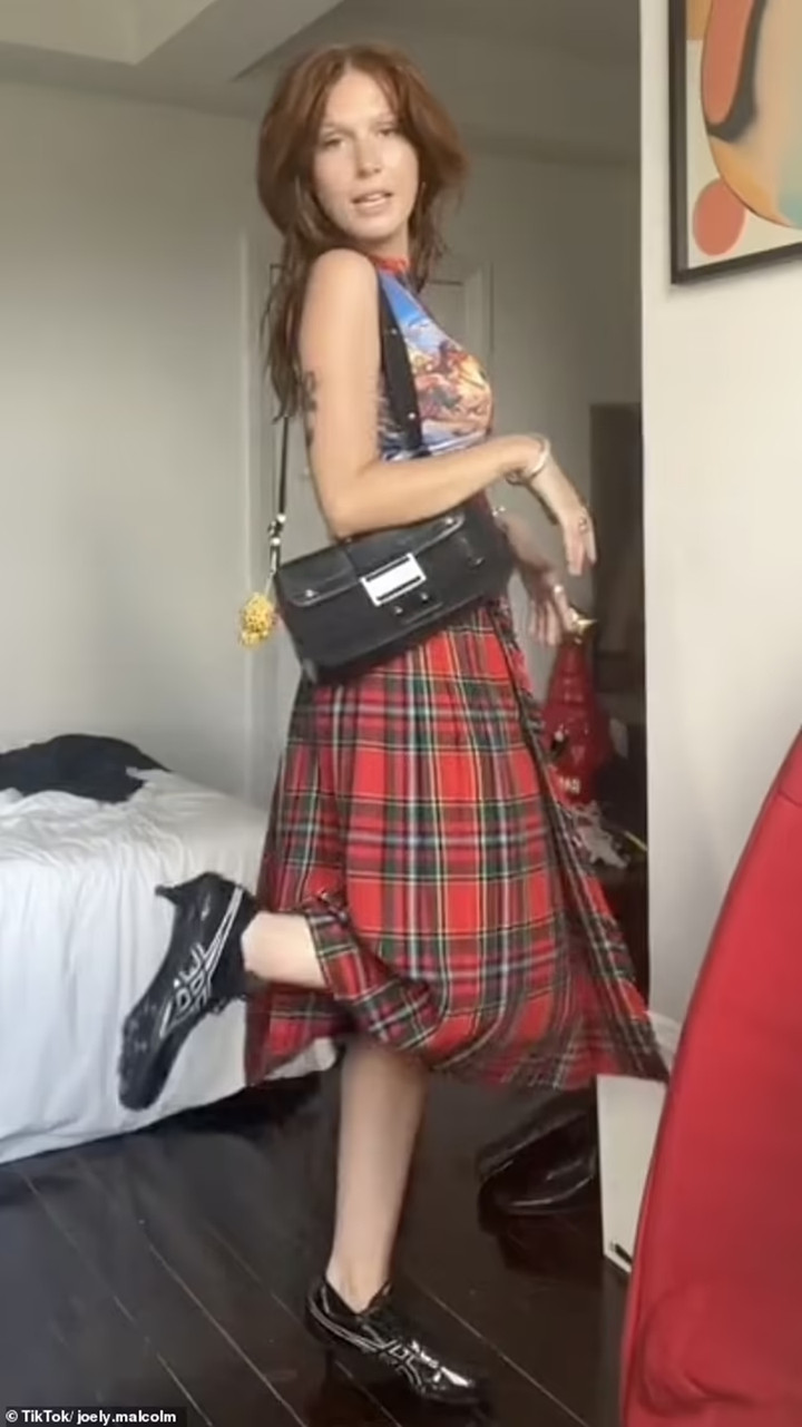 Joely Malcolm khiến những người theo dõi ghen tị với đôi giày bóng đá cao gót. (Ảnh: TikTok)