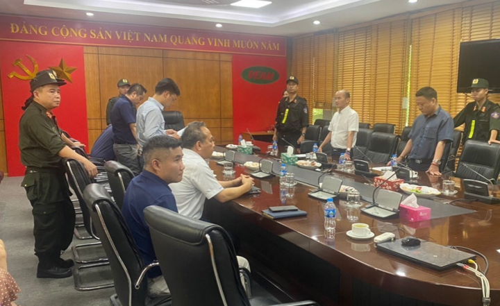 Cơ quan chức năng thực hiện lệnh bắt tạm giam Tổng giám đốc Tổng công ty Máy động lực và Máy nông nghiệp Việt Nam.