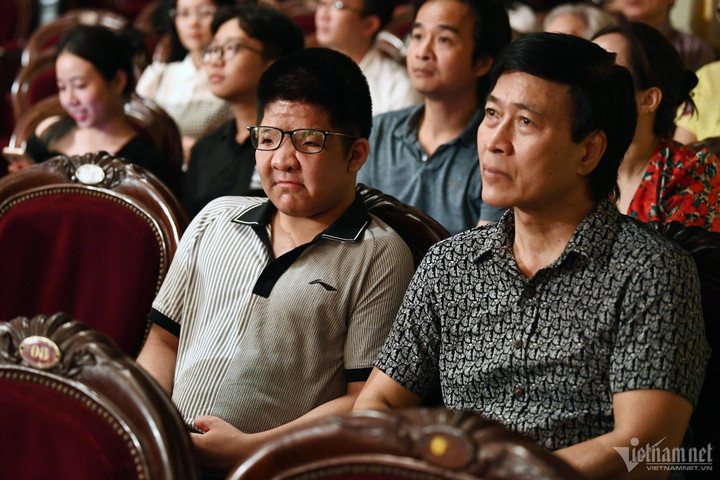 Quốc Tuấn thừa nhận đã hết thời để sống cho chính mình. Ảnh: Hoàng Hà.