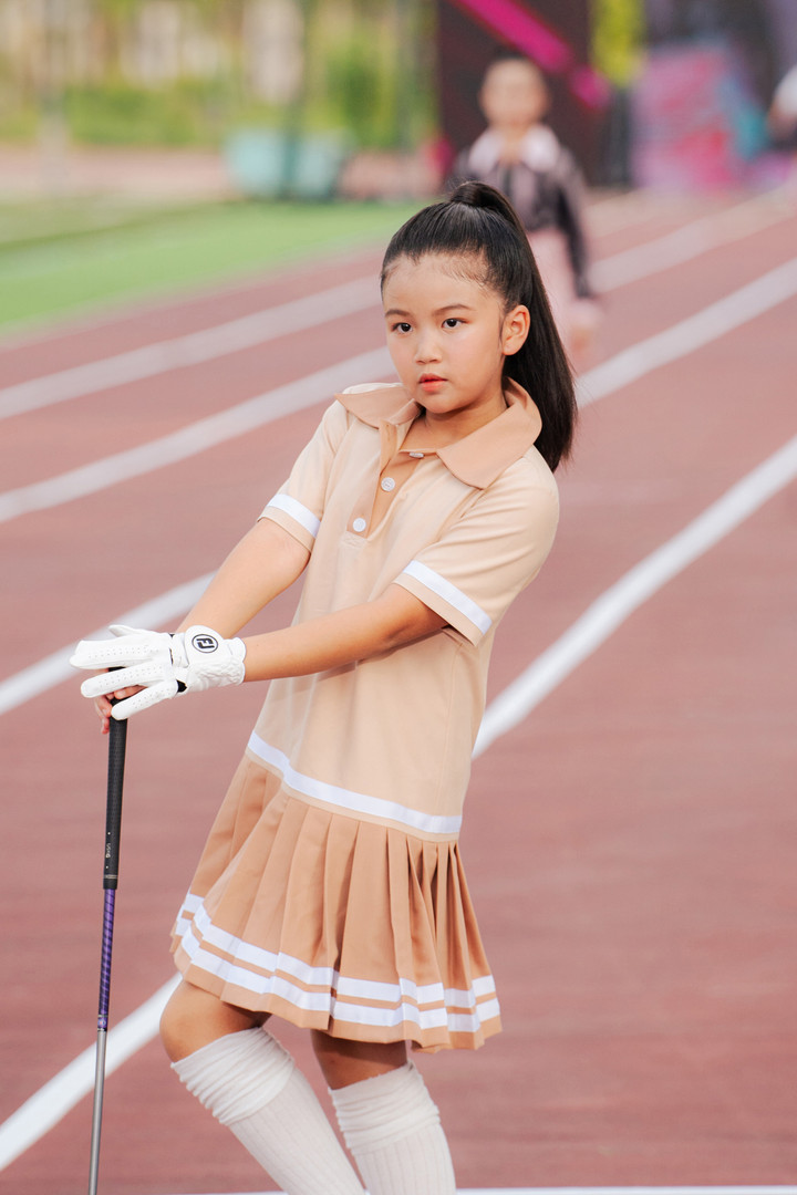 Dù mới 9 tuổi nhưng cô bé đã thể hiện được sự tự tin khi catwalk.