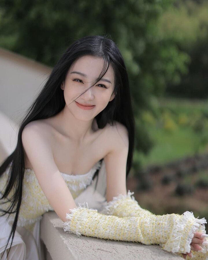 Sở hữu nhan sắc thanh thuần, trong veo, ngọt ngào cùng khả năng diễn xuất ấn tượng, Bao Thượng Ân được đánh giá là nữ thần thế hệ mới của làng giải trí Hoa ngữ.