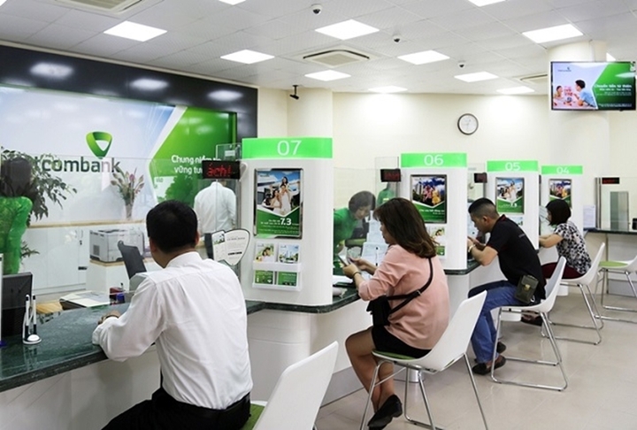 Chuyển tiền tại ngân hàng chỉ có thể thực hiện trong giờ hành chính. (Ảnh minh họa)