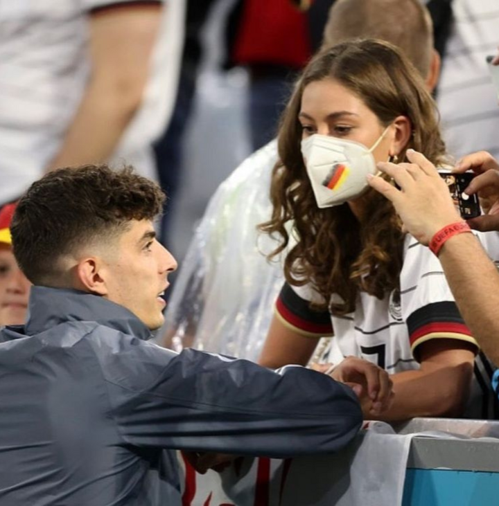 EURO 2024 sẽ diễn ra ở Đức, quê nhà của Sophia Weber. Được biết, Sophia đã có mặt tại Munich để chuẩn bị dự khán trận đấu mở màn EURO trên sân Allianz Arena.