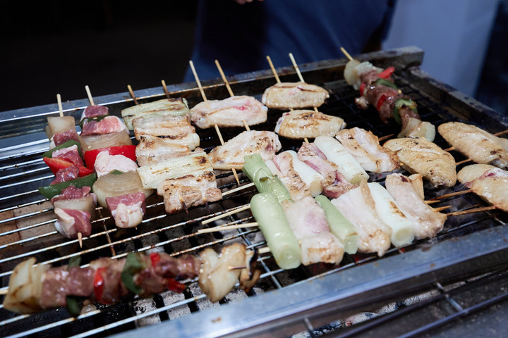 Các gian hàng ẩm thực 3 miền đa đạng với giá cả hợp lý và chất lượng dịch vụ hàng đầu