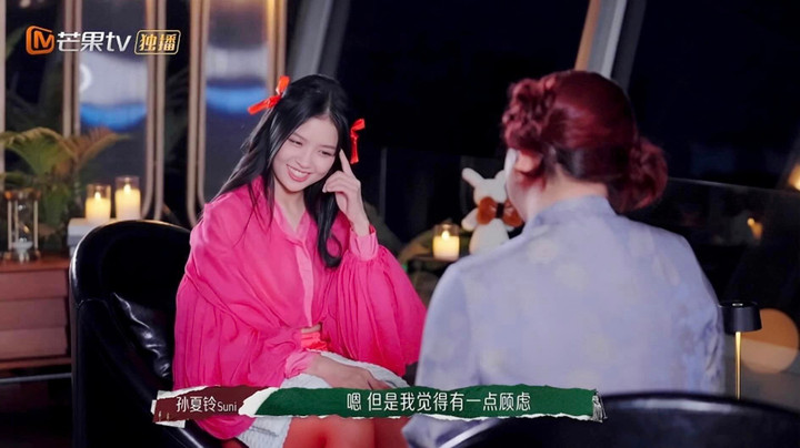 Suni Hạ Linh cũng tâm sự ngoài đời cô là một người hướng nội, sống khép kín và ngoài việc đi hát, ra mắt các sản phẩm âm nhạc để phục vụ khán giả, nữ ca sĩ hầu như không tham gia chương trình thực tế nào. Quá trình gắn bó với Đạp gió 2024, nữ ca sĩ và các "chị đẹp" khác có cơ hội tiếp xúc, làm việc và cùng nhau trải qua nhiều công việc căng thẳng từ đó cô dần hòa hợp và có mối quan hệ tốt với các nữ nghệ sĩ trong chương trình.