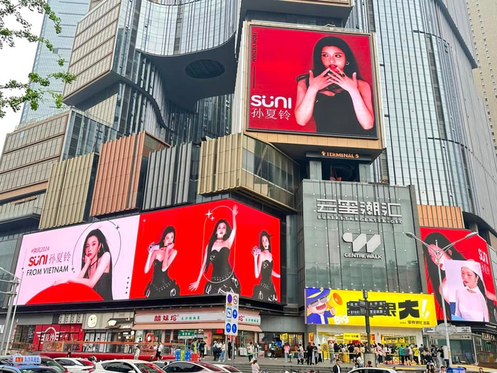 Sau gần 3 tháng tham gia chương trình, Suni Hạ Linh giành được tình cảm của khán giả trong nước lẫn xứ Trung. Hình ảnh của nữ ca sĩ liên tục xuất hiện ở những khu trung tâm lớn tại đất nước tỷ dân.