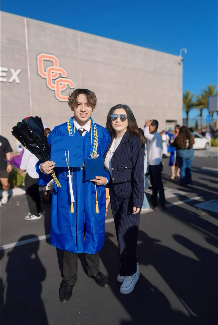 Trizzie Phương Trinh rơi nước mắt khi chứng kiến các con dần trưởng thành.