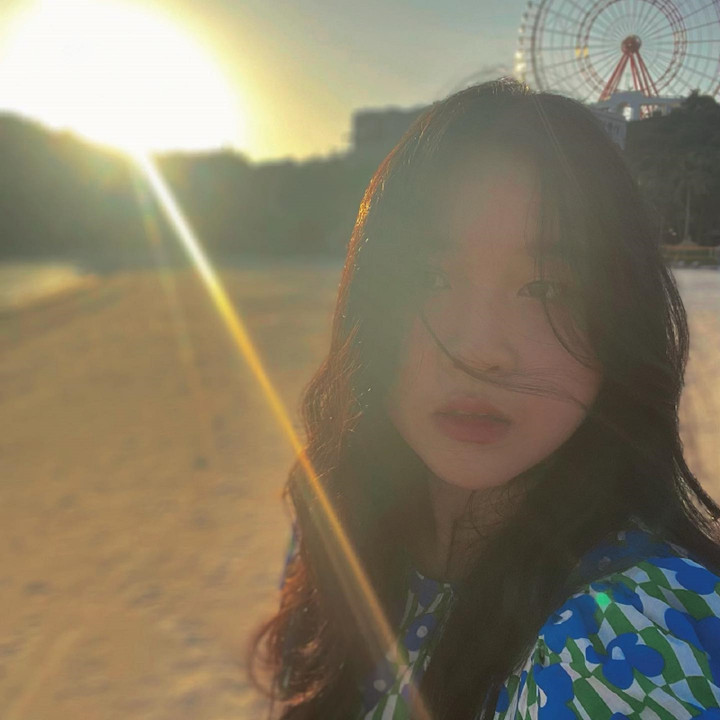 Ngoài việc học đàn tại Học viện Âm nhạc Quốc gia Việt Nam, Hoa Thảo Nguyên còn chăm chỉ học tập để tham gia kỳ thi THPT quốc gia cuối tháng 6, dù cô bé được tuyển thẳng lên hệ đại học của Học viện vì đạt thành tích cao suốt sáu năm học.