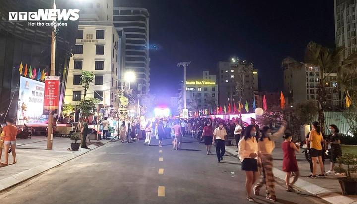 Người đi bộ qua đường vi phạm luật, gây tai nạn giao thông sẽ bị xử phạt hành chính hoặc hình sự tùy theo hậu quả.