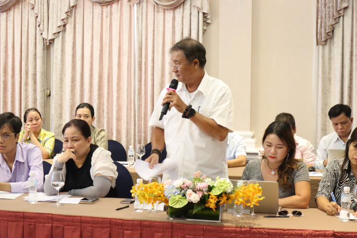 Chủ tịch HĐQT Công ty chế biến thủy sản Khánh Trang, ông Nguyễn Anh Tuấn kiến nghị phải có chính sách để doanh nghiệp được vay vốn, xoay sở làm ăn. (Ảnh: P. Quốc)