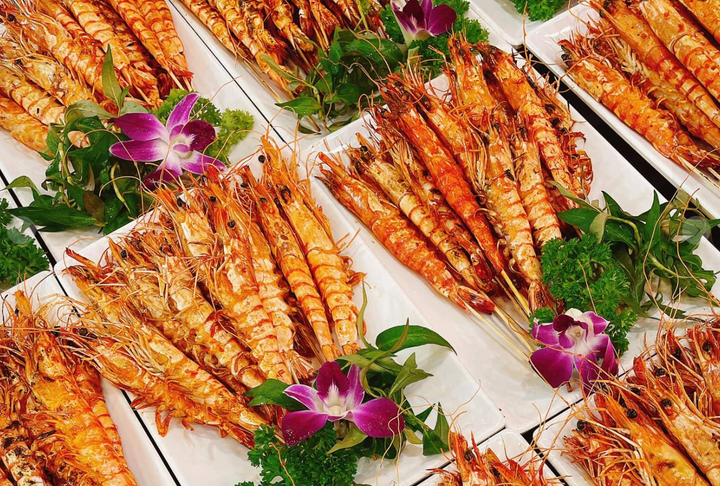 Tôm nướng tại Hải sản Biển Xanh.